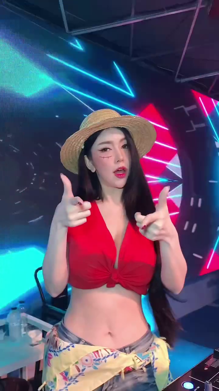 ไอซ์ อลิษา ไอดอลสาวสุดแซ่บ