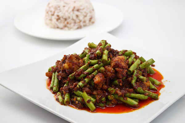 ผัดพริกแกงหมู