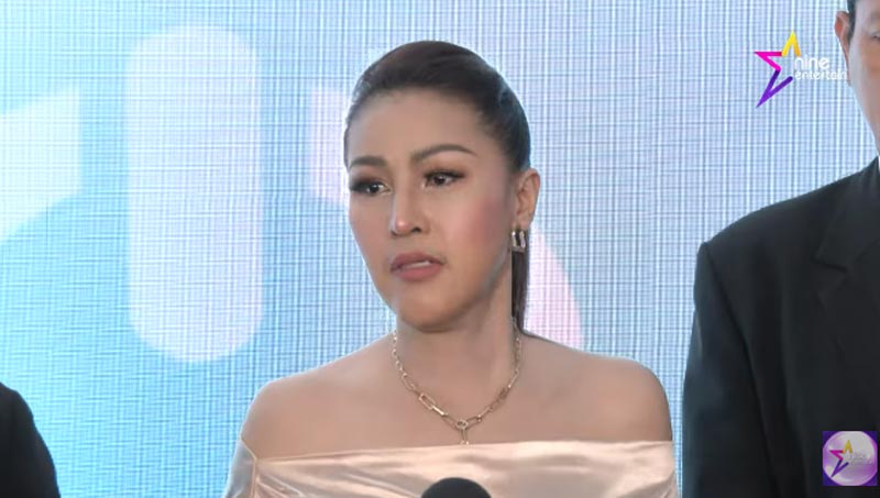 หญิงลี ศรีจุมพล