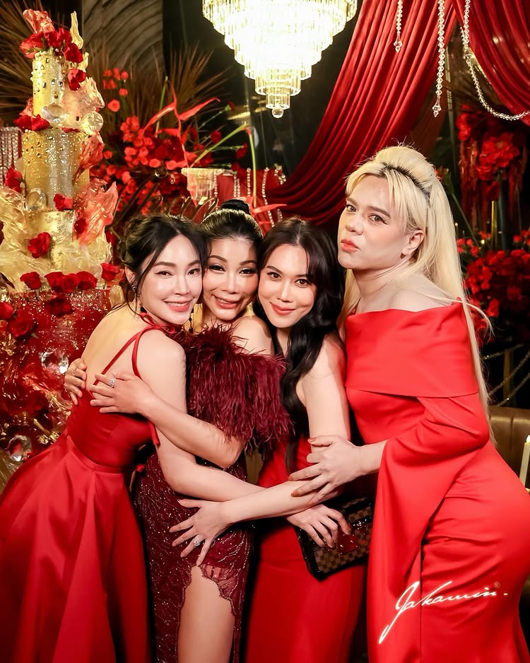 เมย์ พิชญ์นาฏ แหวน ปวริศา รวมแก๊งเพื่อนเลิฟ ฉลองวันเกิด