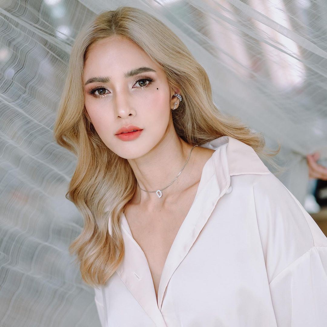 อุ้ม ลักขณา