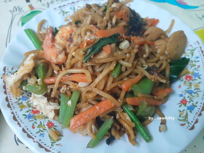 2 เมนูเส้น มาม่าผัดไก่ใส่ซอสเทอริยากิและหมี่เหลืองผัดกุ้ง อาหารจานเดียว สูตรอาหาร