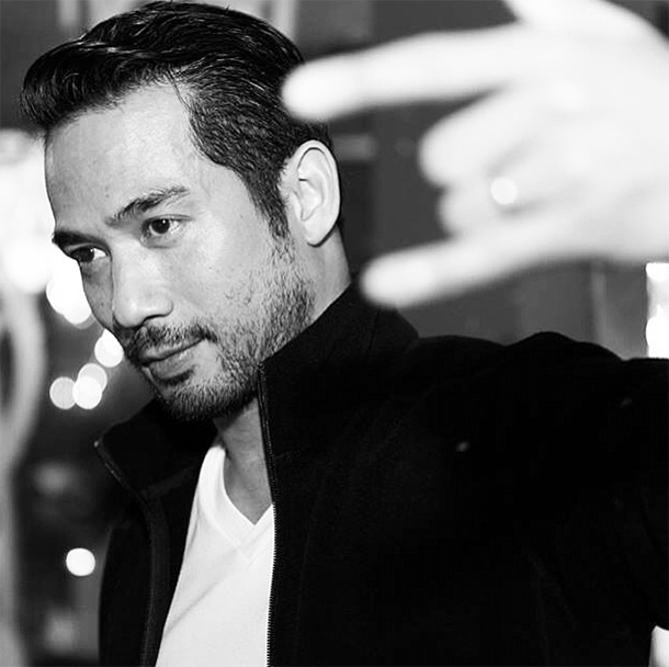 ตุ้ย ธีรภัทร์ กับภาพอดีต-ปัจจุบัน ในวัย 51 ผ่านไปกี่ปีก็หล่อเข้มไม่เปลี่ยน