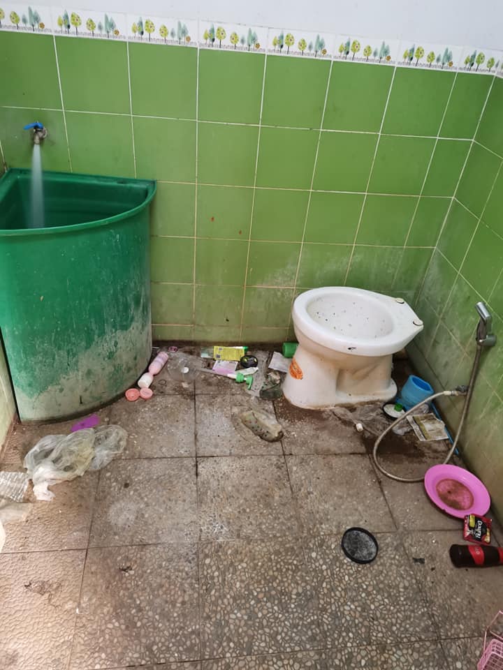 ขยะล้นห้อง