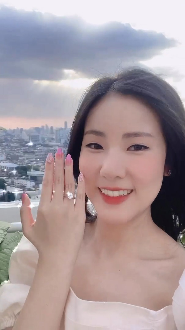 มีน กามิกาเซ่ แต่งงาน