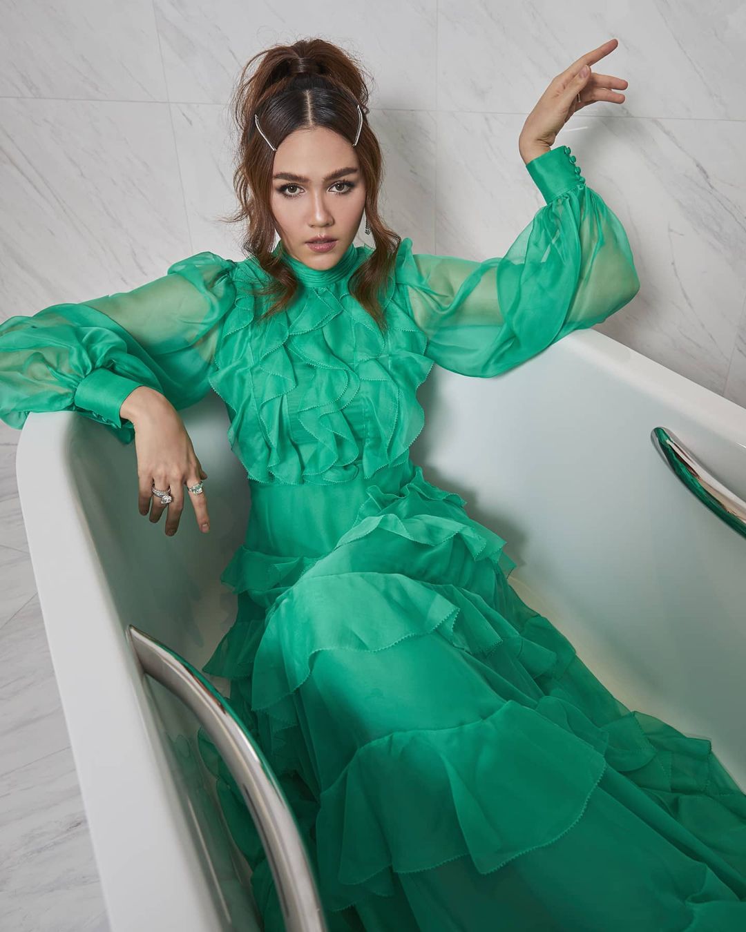 ชมพู่ อารยา