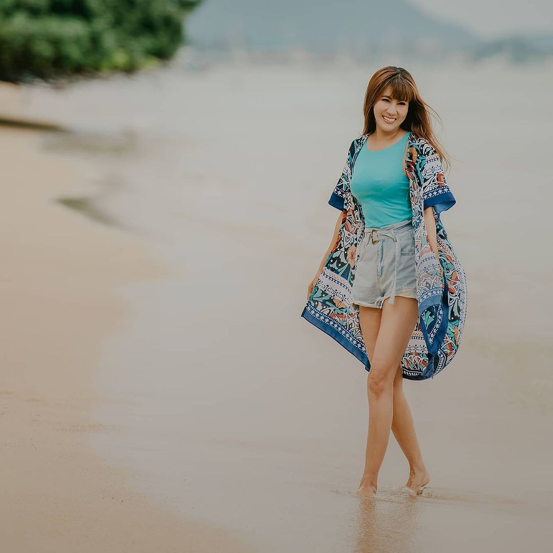แก้ว อภิรดี