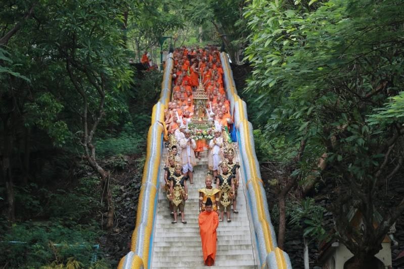 งานตักบาตรเทโวโรหณะ 2562