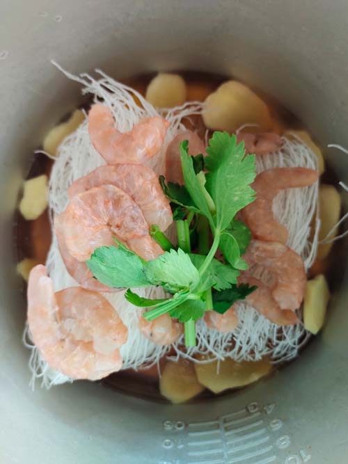กุ้งอบวุ้นเส้น 
