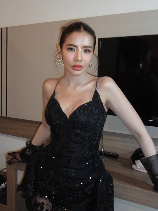 ใบเตย สุธีวัน