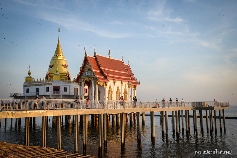 สกายวอล์กวัดหงษ์ทอง
