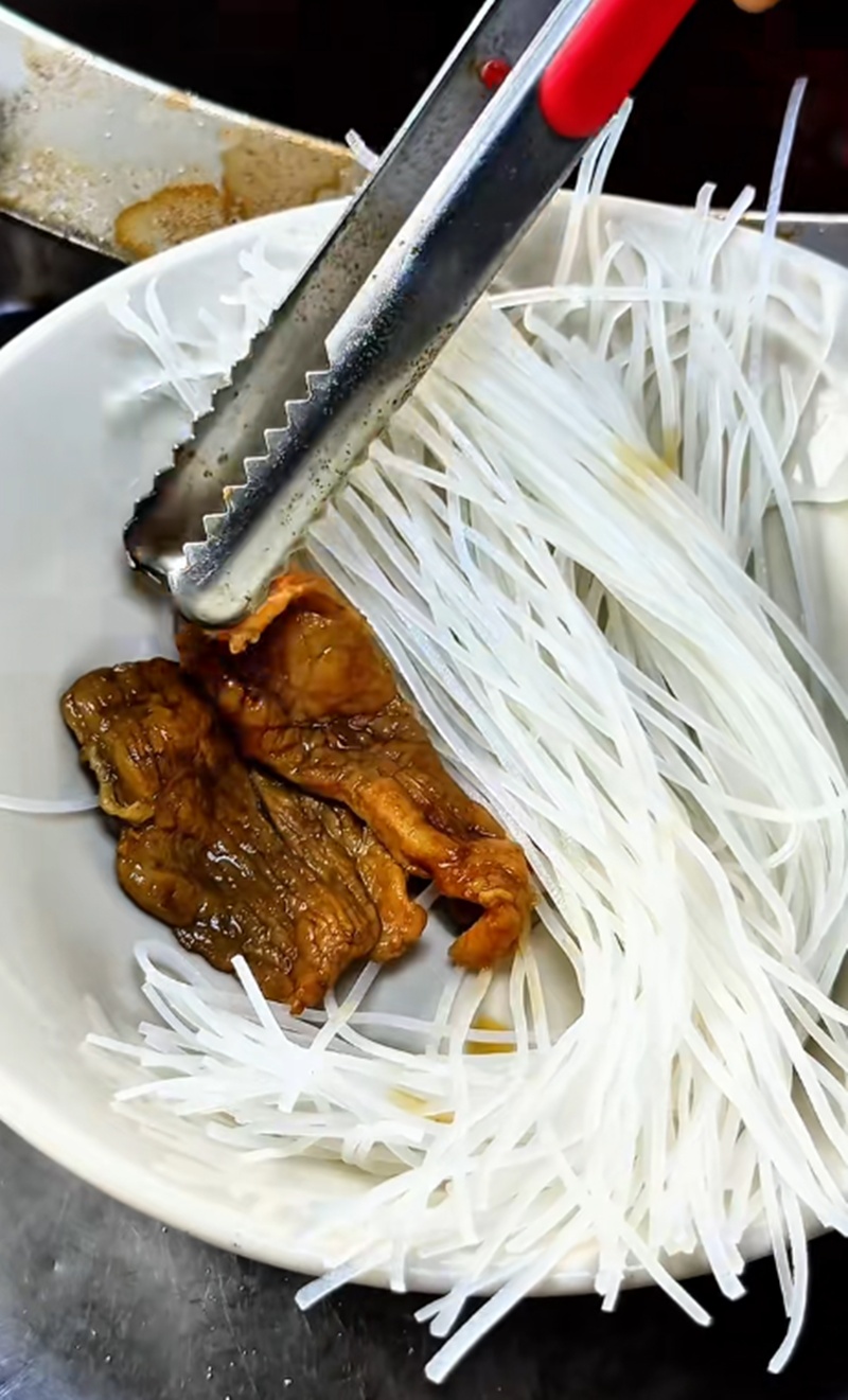 สั่งก๋วยเตี๋ยว