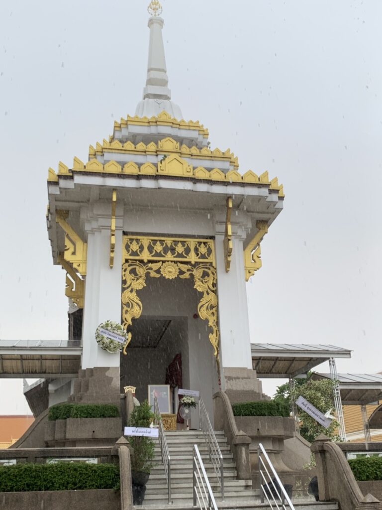 น้าค่อม ชวนชื่น