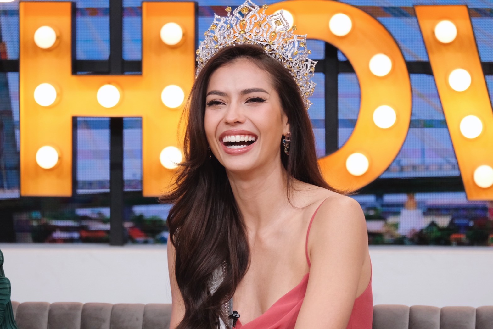  แอนโทเนีย โพซิ้ว 