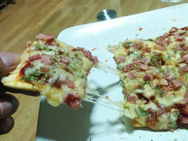 พิซซ่าแครกเกอร์