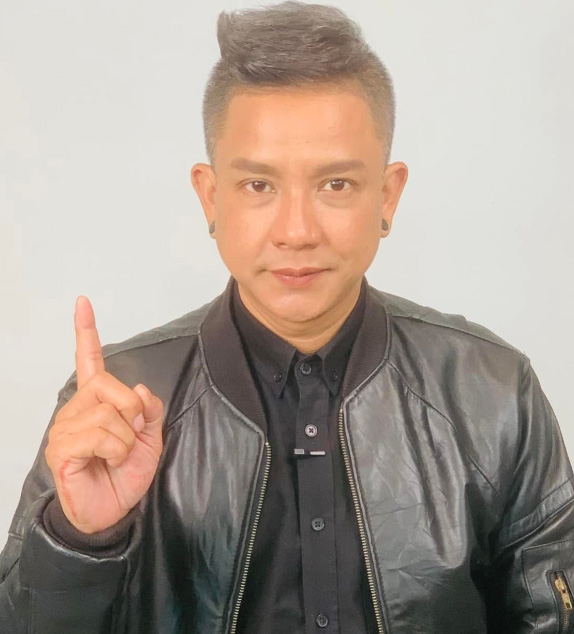 จั๊กกะบุ๋ม เชิญยิ้ม ประวัติ