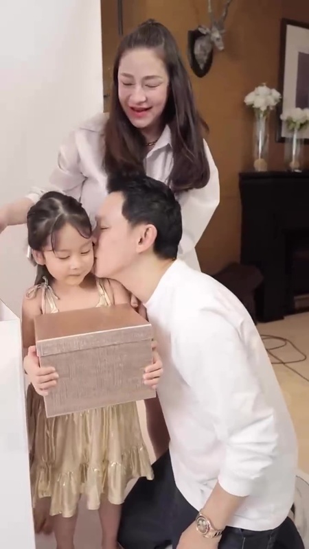 ฟลุค - นาตาลี เฉลยเพศลูกคนที่ 2