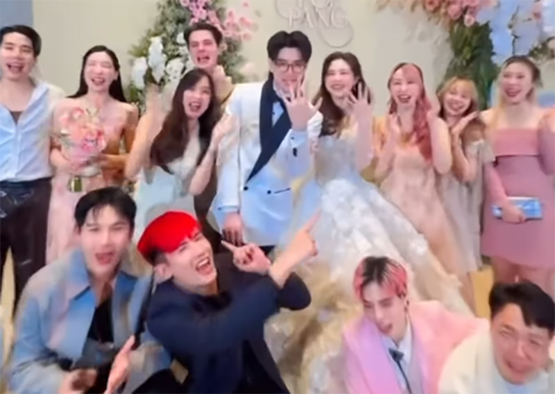 สไปร์ท อุงเอิง เก๋ไก๋ อาร์บี ยืนร่วมเฟรมงานแต่ง แป้ง zbing z