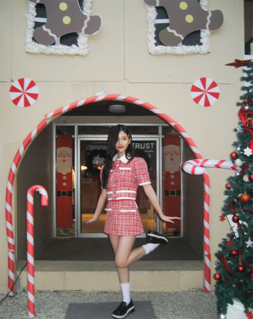 12 ไอเดียแต่งตัววันคริสต์มาส 2567 ส่องลุคสุดน่ารัก เข้ากับเทศกาล แถมไม่ดูโอเว่อร์