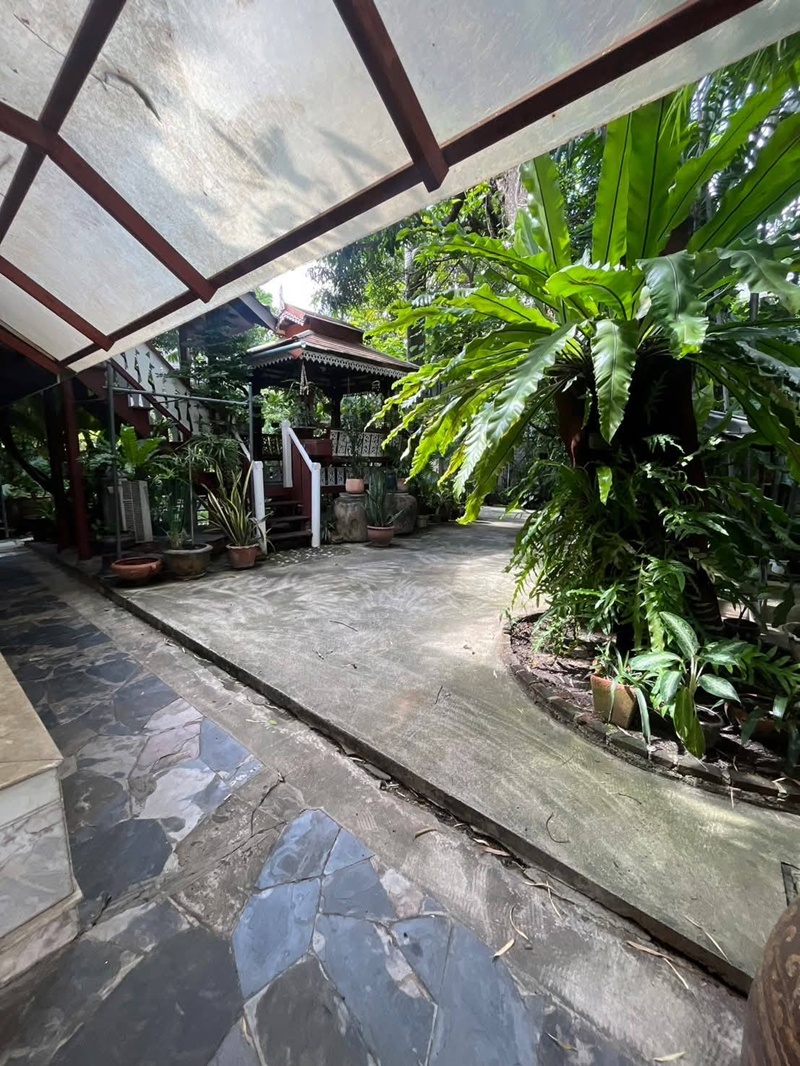 บ้านหลังใหญ่