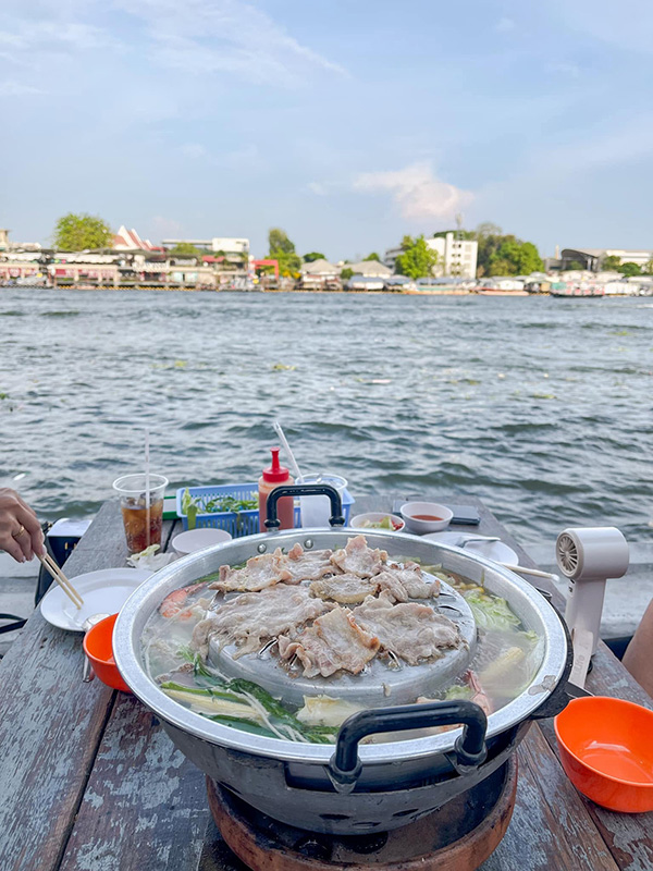 ร้านอาหารริมน้ำ ชมขบวนเรือพยุหยาตราทางชลมารค 2569