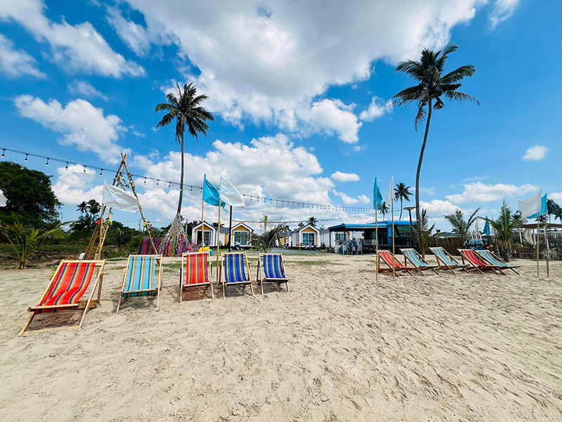 Blue Crystal Resort ที่พักหาดแหลมสิงห์