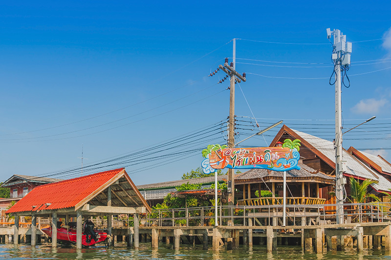 หมู่บ้านไร้แผ่นดิน (บ้านปากน้ำเวฬุ)