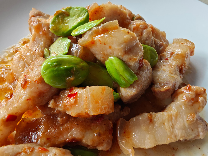 หมูสามชั้นผัดกะปิ ใส่สะตอ เมนูหมูสามชั้น เมนูจากกะปิ เมนูสะตอ สูตรอาหาร