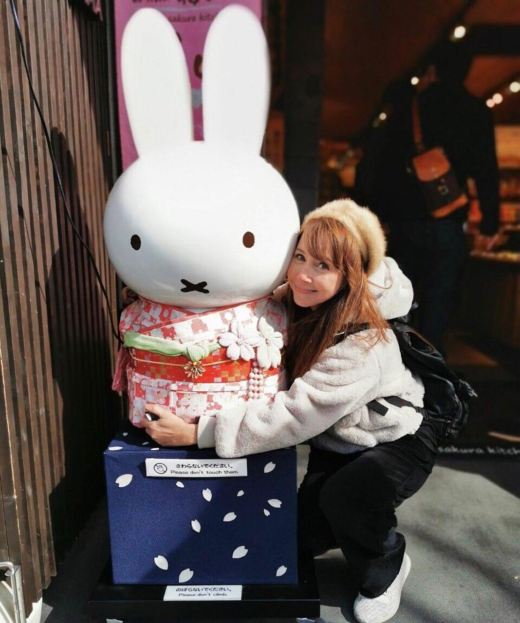 แอน นิออน