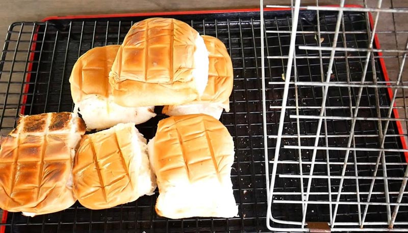ปังปิ้งไส้ทะลัก