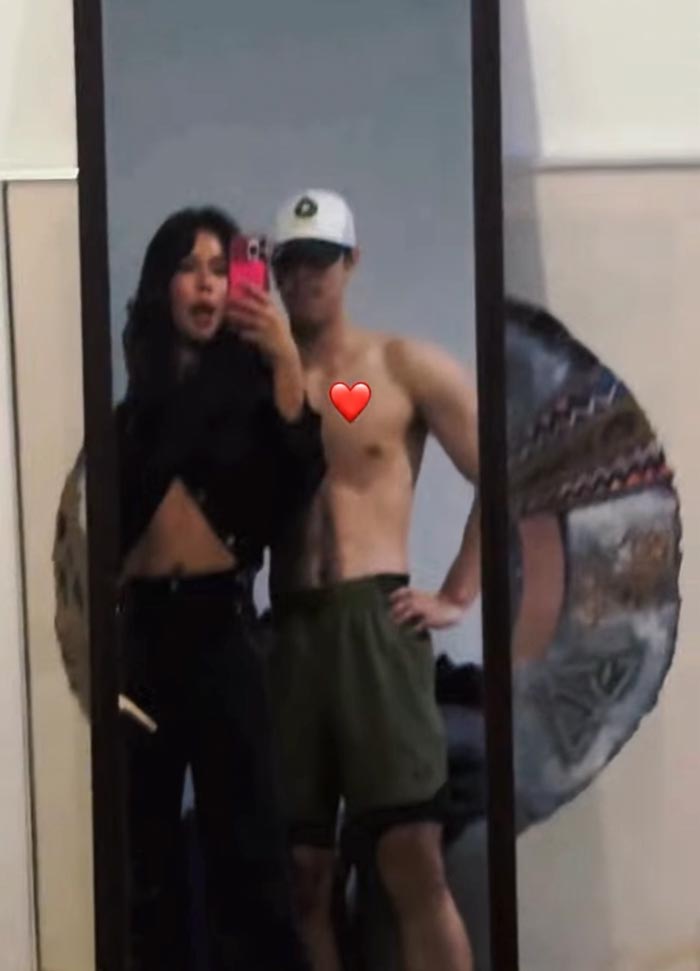 มิกซ์ เฉลิมศรี ลงรูปคู่หนุ่มหล่อ