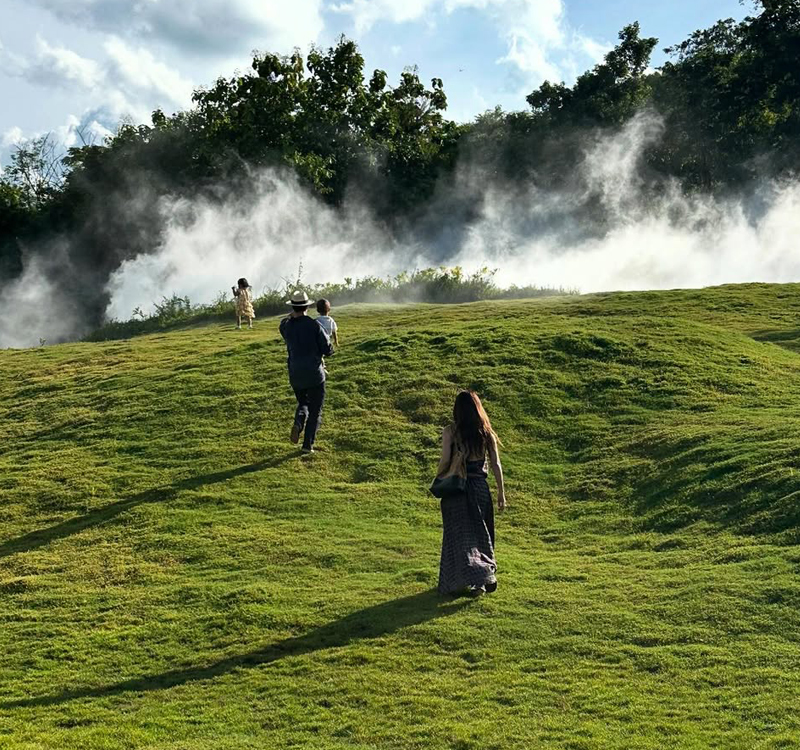 มิว นิษฐา โชว์หุ่นสุดเป๊ะ ควงไฮโซเซนต์ สามีและลูก เที่ยวเขาใหญ่ 