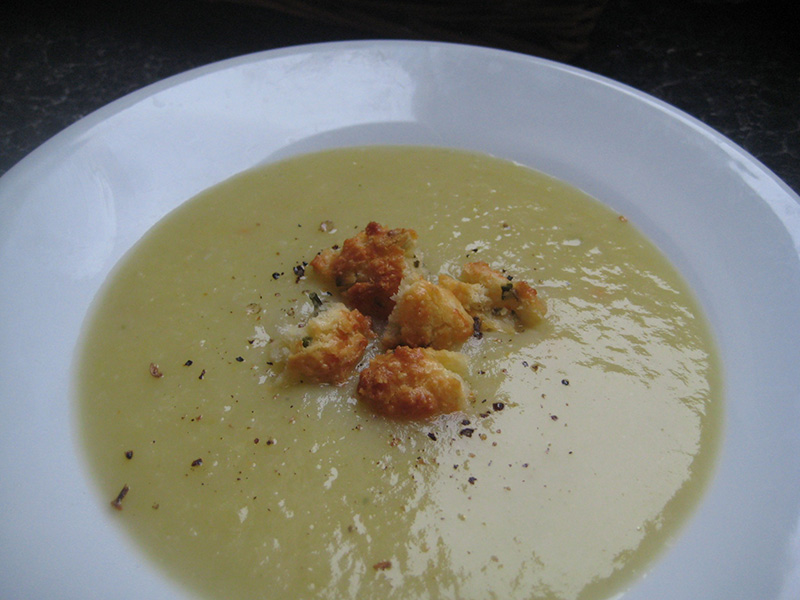 ซุปมันฝรั่งกับกระเทียมต้น เมนู Leek & Potato Soup เมนูซุป อาหารฝรั่ง สูตรอาหาร