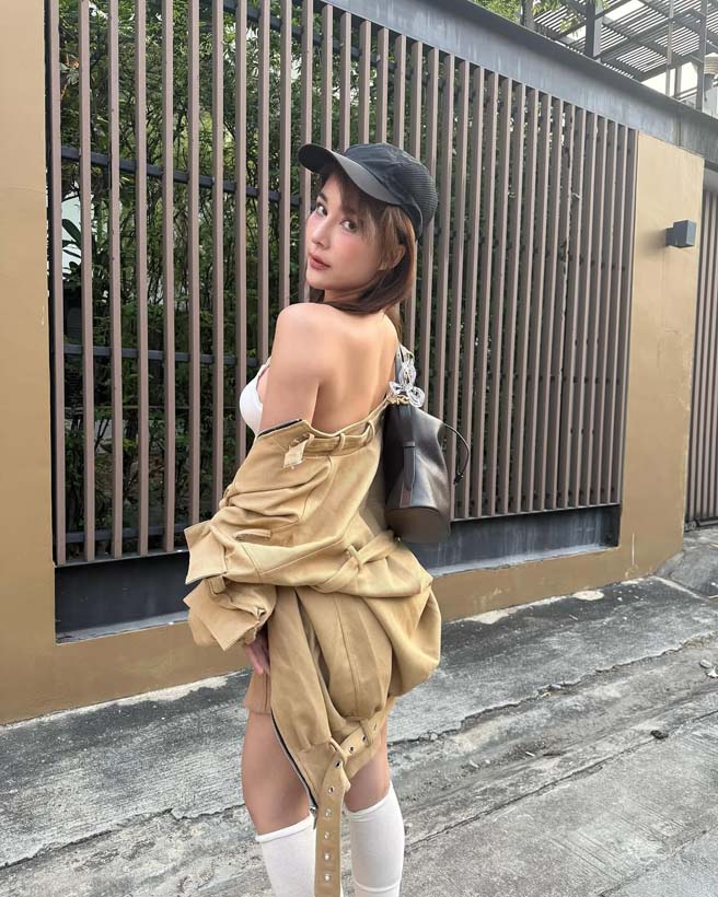 จันจิ จันจิรา อวดลุคเซ็กซี่ กับแฟชั่นเอวลอย สาดหุ่นแซ่บรัว ๆ