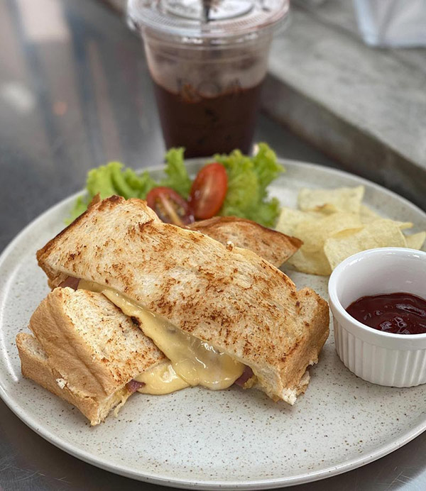 คาเฟ่สุพรรณบุรี