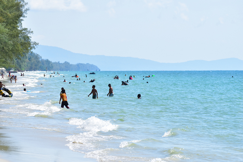 หาดบานชื่น นักท่องเที่ยว