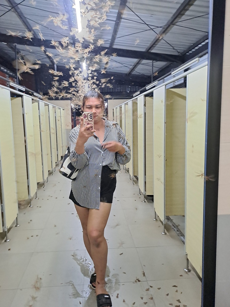 สาวถ่ายรูป