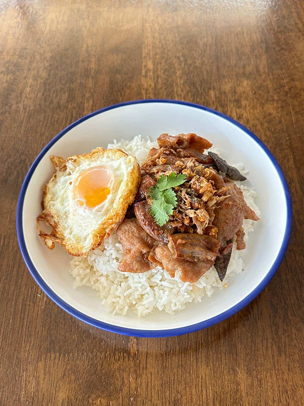 ร้านอาหารซอยลาซาล-แบริ่ง เนื้อตุ๋น ก๋วยเตี๋ยวไทยโบราณแม่พลอย