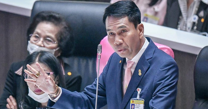 สุทิน คลังแสง