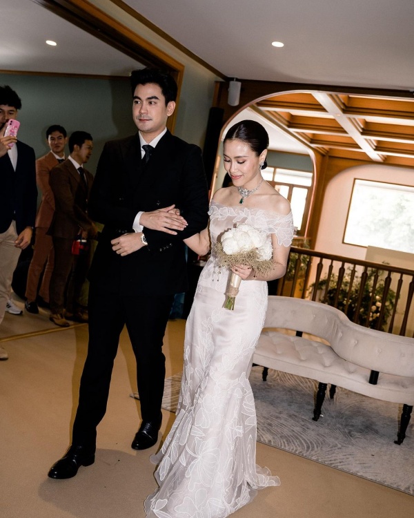 เพชร ภิพัชรา