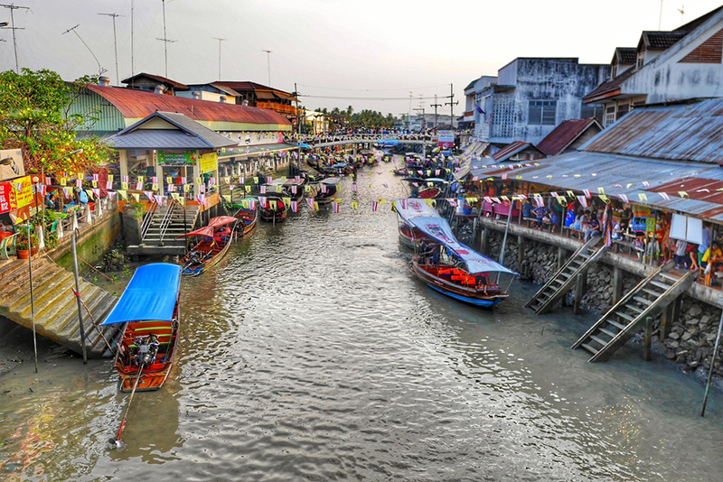 ตลาดน้ำอัมพวา เรือ