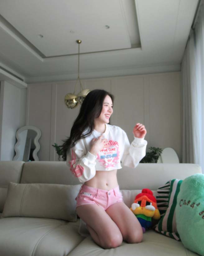 ปันปัน สุทัตตา นุ่งสั้นเสื้อเอวลอย อวดกล้ามท้องเบา ๆ อื้อหือ... ขาวจั๊วะ