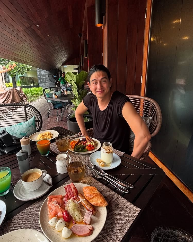 เจ มณฑล ควงแฟนสวีตหวานริมทะเล