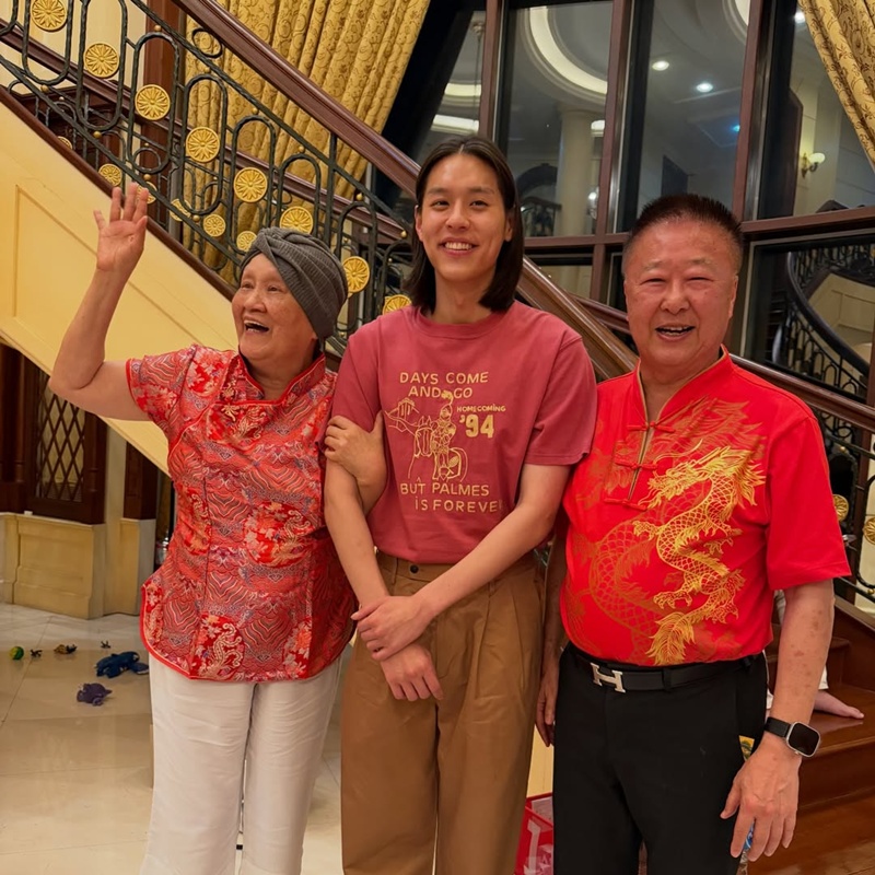 ครอบครัวอัสสรัตนกุลของ บิวกิ้น พุฒิพงศ์