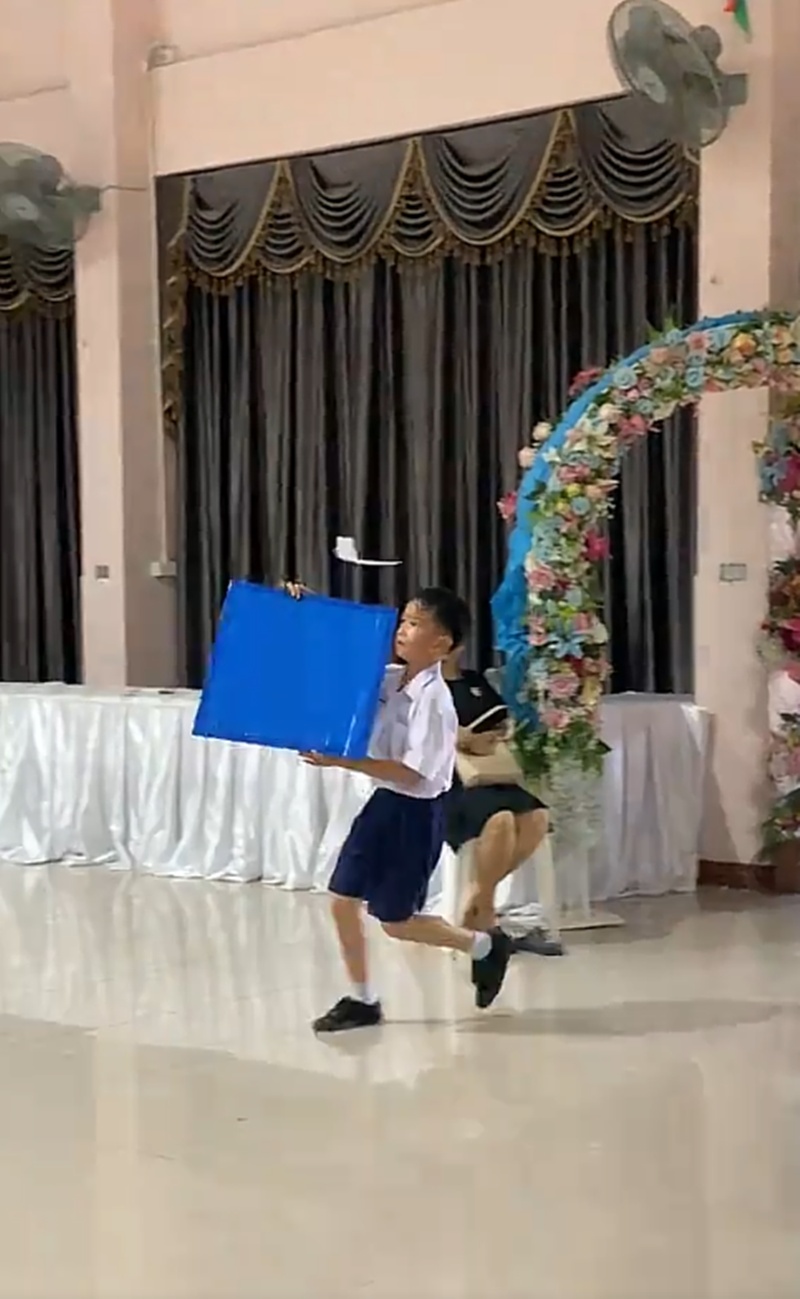 เครื่องบินกระดาษ