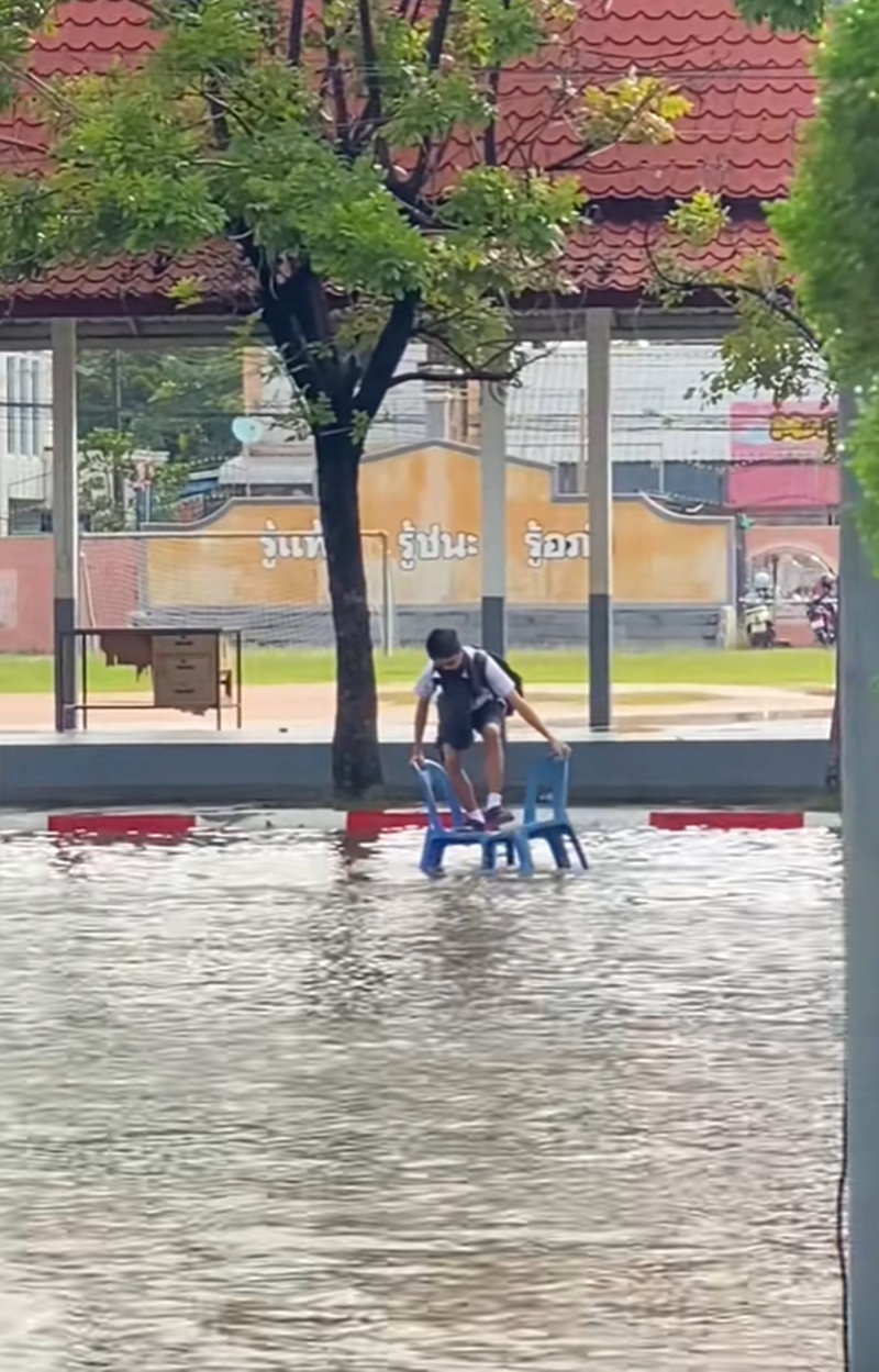 น้ำท่วมโรงเรียน