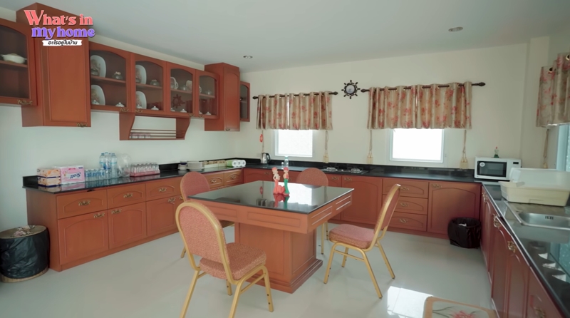 บ้าน แก้มบุ๋ม ที่เขาใหญ่ ห้องครัว