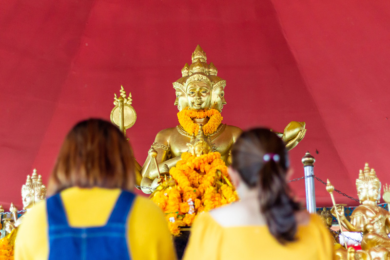 ไหว้พระพรหม
