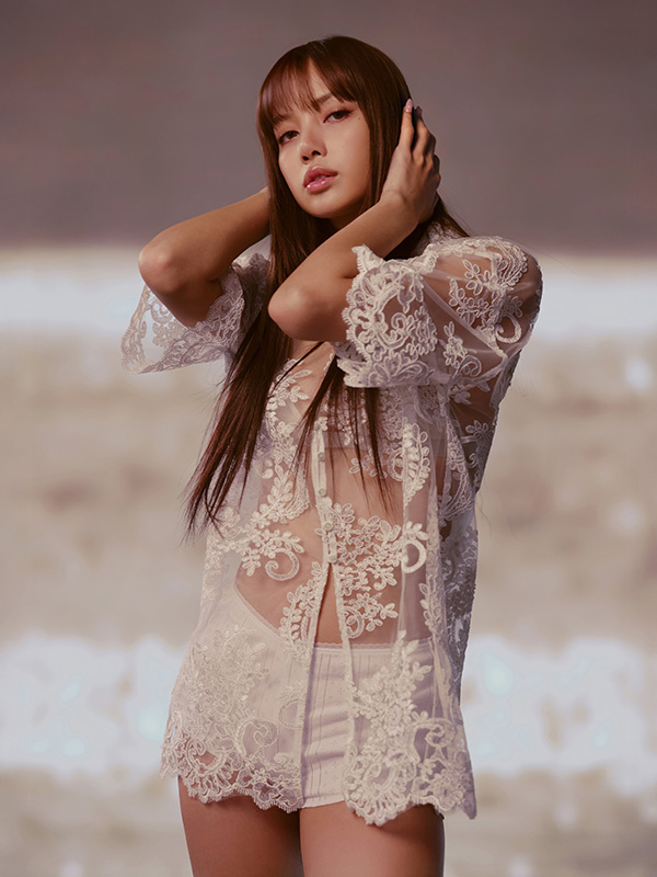 ลิซ่า อวดหุ่นแซ่บ ชุดแบรนด์ดัง LISAxKith