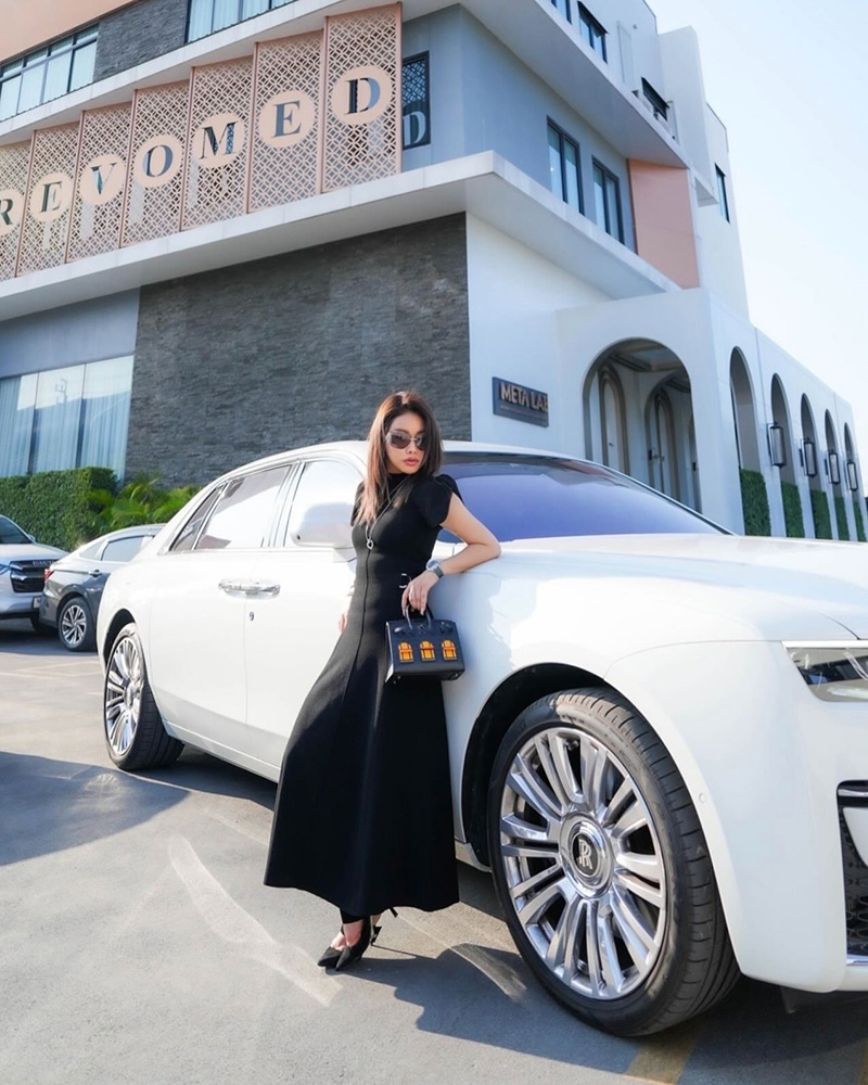 ส่องความรวย มาดามเมนี่ ไฮโซเพื่อนสนิท มดดำ 